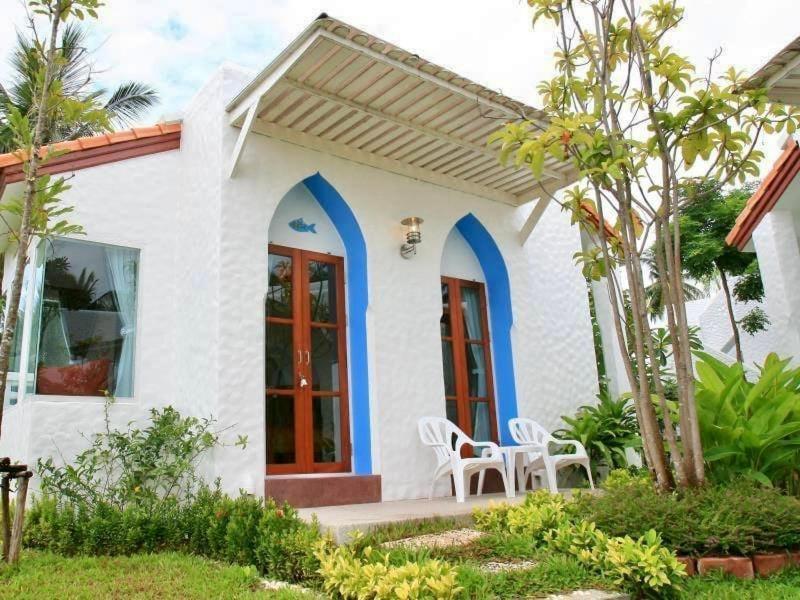Baanmontra Beach Resort - Bankrut Buitenkant foto