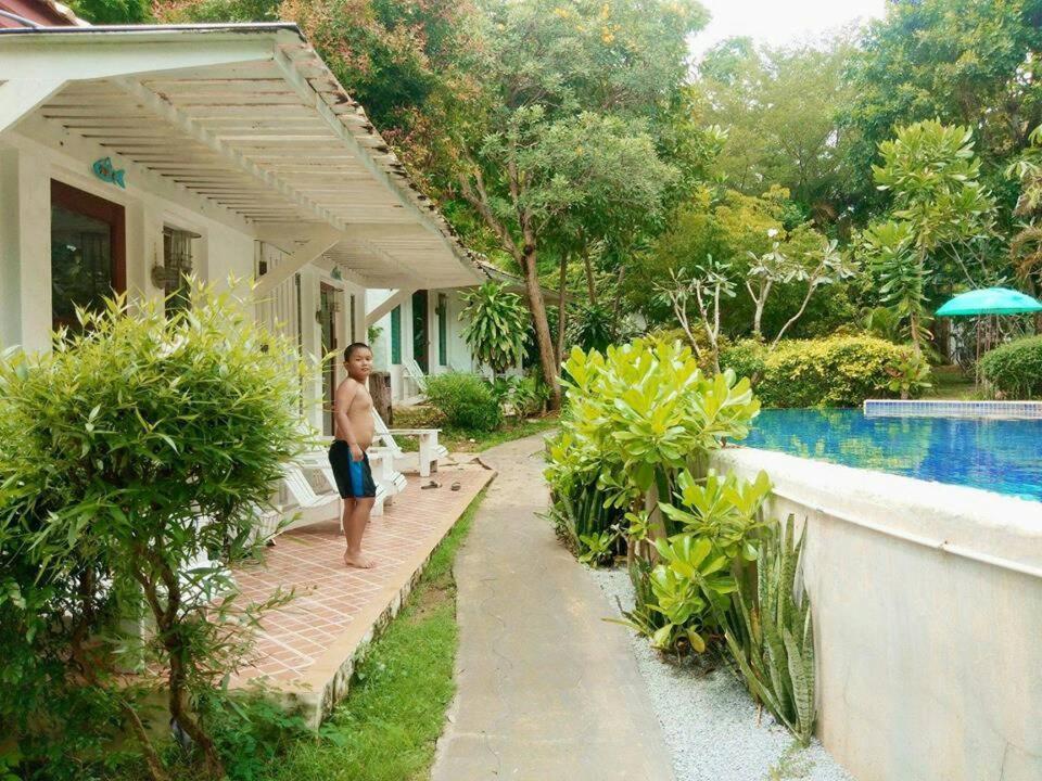 Baanmontra Beach Resort - Bankrut Buitenkant foto