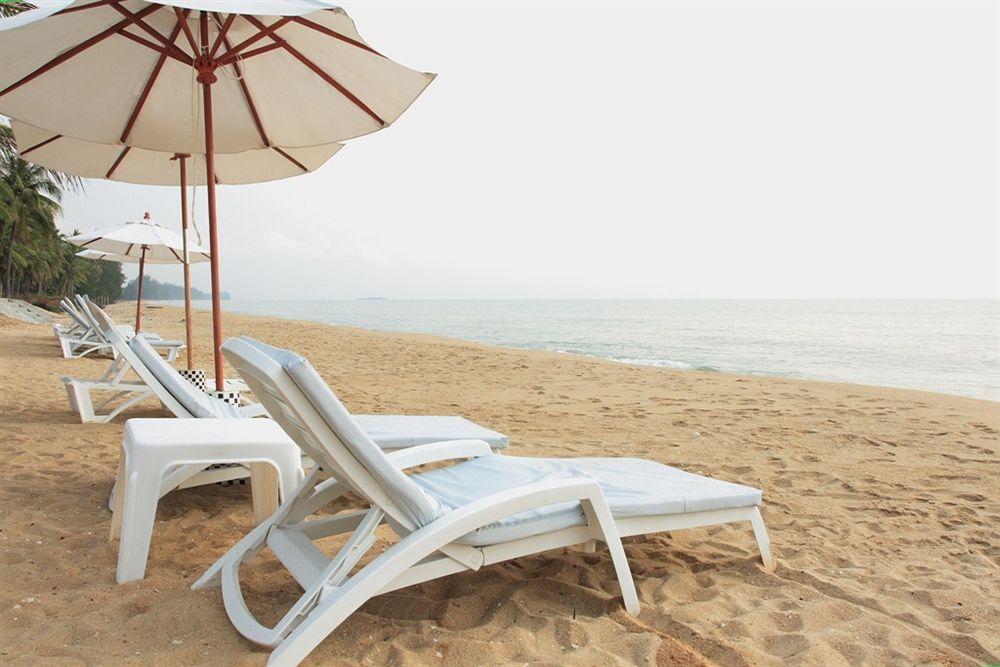 Baanmontra Beach Resort - Bankrut Buitenkant foto